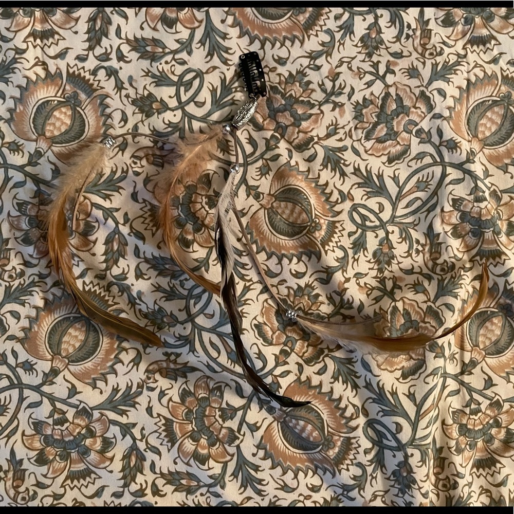 NWOT BOHO Feather Hair Clip